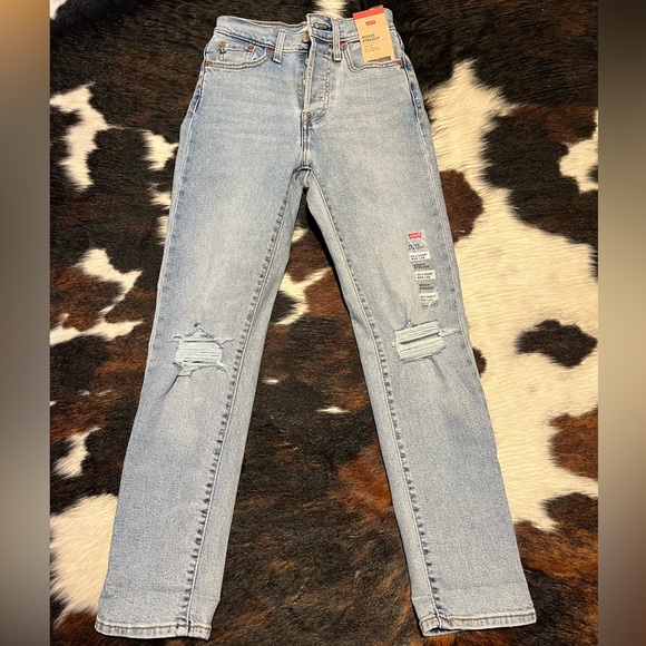 Levi’s Wedgie Straight Size 24, Short - Picture 2 of 7